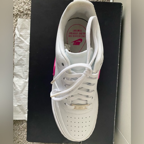 Limited edition AF1 in hot pink - Picture 3 of 4